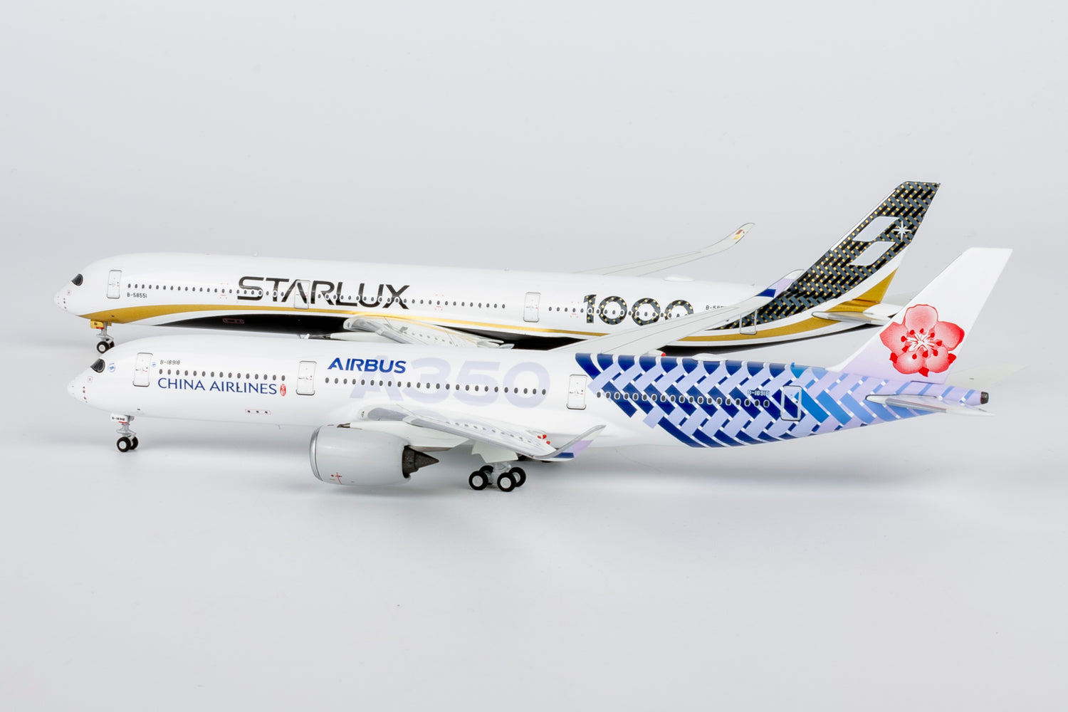 NG Models Starlux Airlines (Carbon Fiber colors; first A350-1000 for Starlux Airlines) Airbus A350-1000 B-58551 (ULTIMATE) 1/400 Aircraft Scale Model