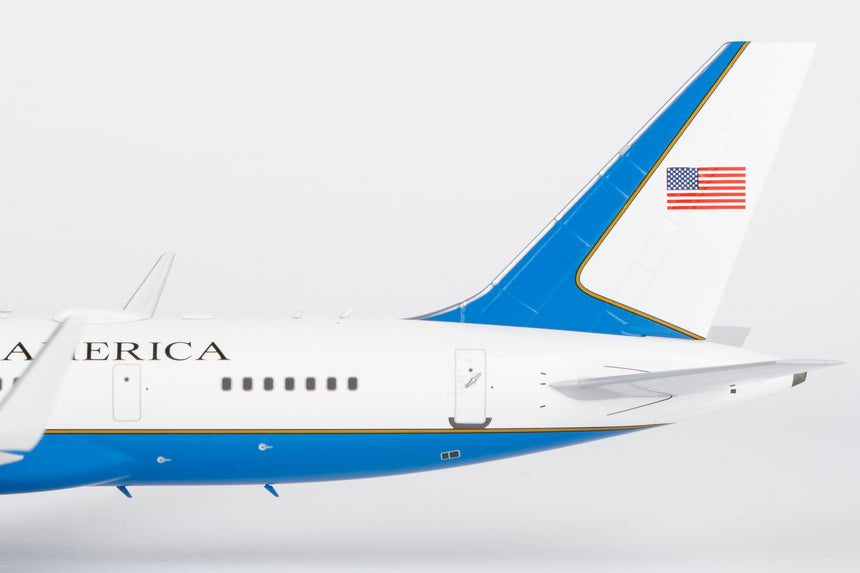 NG Models United States - US Air Force (USAF) equipped with PW2040 engines C-32A (757-200) 19-0018 1/200 Aircraft Scale Model