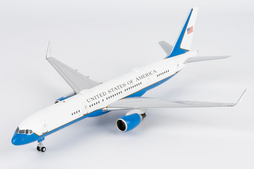 NG Models United States - US Air Force (USAF) equipped with PW2040 engines C-32A (757-200) 19-0018 1/200 Aircraft Scale Model