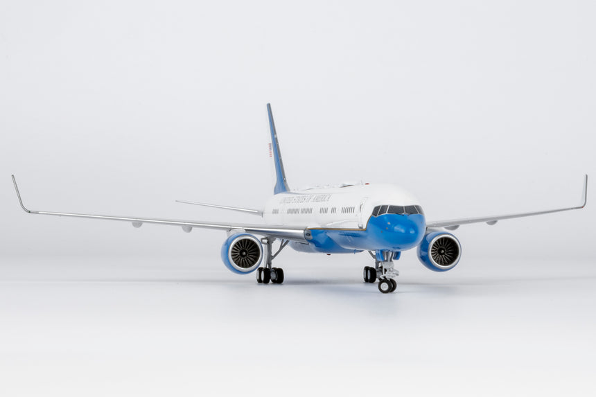 NG Models United States - US Air Force (USAF) equipped with PW2040 engines C-32A (757-200) 19-0018 1/200 Aircraft Scale Model