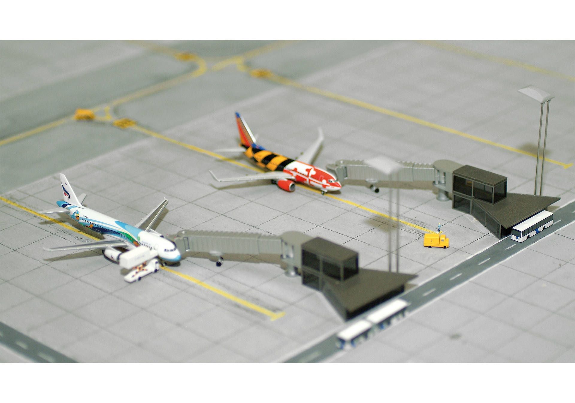 1/500 Airports & Accessories - Aircraft Model Store