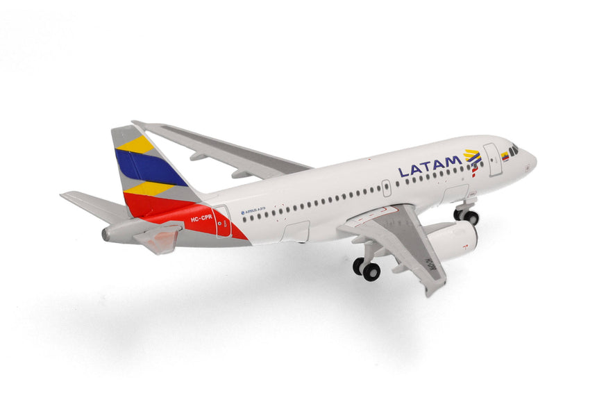 Herpa LATAM Airlines Ecuador Airbus A319 - Ecuador Flag livery 1/500 Aircraft Scale Model