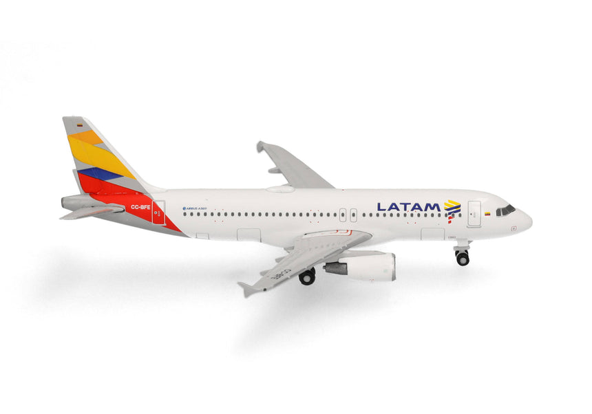 Herpa LATAM Airlines Chile Airbus A320 - Colombia Flag livery - CC-BFE 1/500 Aircraft Scale Model