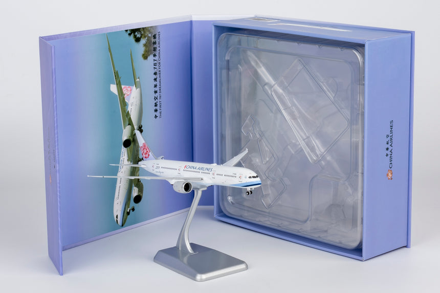 NG Models China Airlines Boeing 787-9 Dreamliner B-18811 (first 787-9 for China Airlines) (Ultimate) 1/400 Aircraft Scale Model