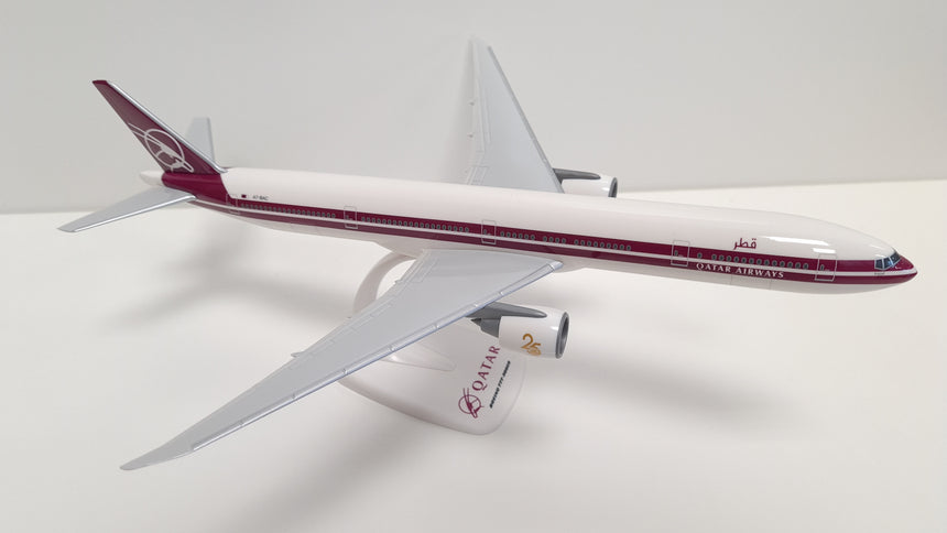 Qatar Airways Boeing 777-300ER Model Plane Retro Livery 1/200 Aircraft Scale Model