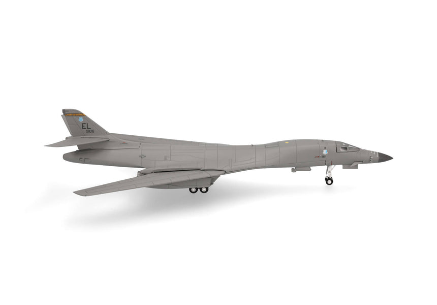 Herpa U.S. Air Force Rockwell B-1B Lancer - 37th Bomb Sqn, Ellsworth AB "Alien with an Attitude" - 86-0108 1/200 Scale
