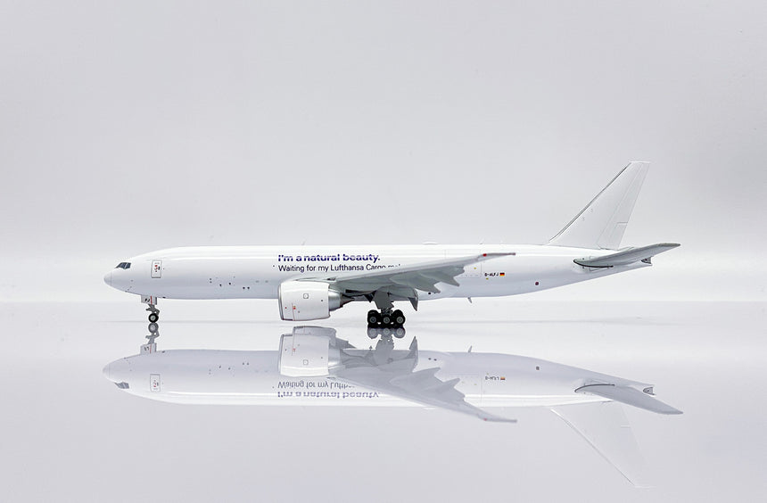 JC Wings Lufthansa Cargo Boeing 777-200LRF (D-ALFJ) FLAPS DOWN 1/400 Scale