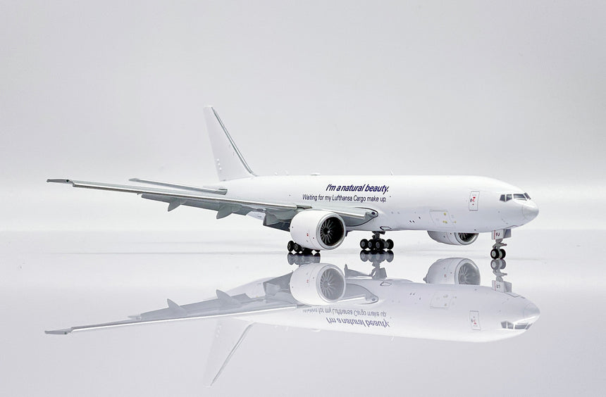 JC Wings Lufthansa Cargo Boeing 777-200LRF (D-ALFJ) FLAPS DOWN 1/400 Scale