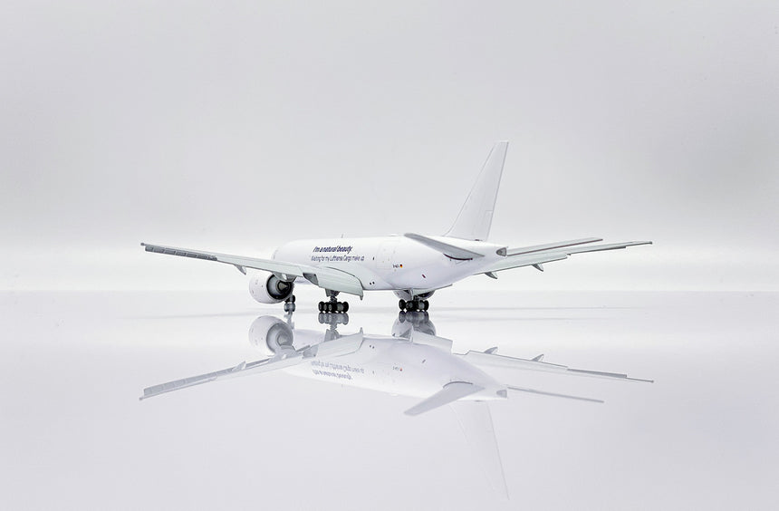 JC Wings Lufthansa Cargo Boeing 777-200LRF (D-ALFJ) FLAPS DOWN 1/400 Scale