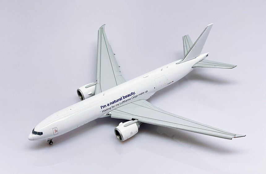 JC Wings Lufthansa Cargo Boeing 777-200LRF (D-ALFJ) FLAPS DOWN 1/400 Scale