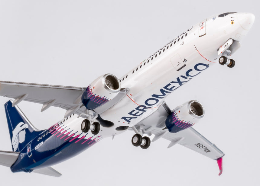 NG Models Aeromexico (New Paint with Scimitar Winglets) Boeing 737-800/w N957AM 1/400 Aircraft Scale Model