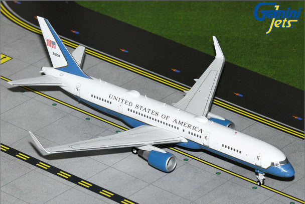 GeminiJets USAF C-32A (Boeing 757-200W) 99-0004 Andrew AFB 1/200 G2AFO1280