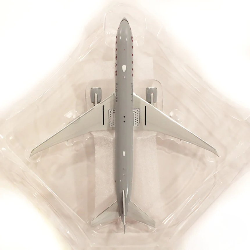 Phoenix Qatar Airways "25 Years of Excellence" Boeing 777-300ER A7-BEE 1/400 Aircraft Scale Model