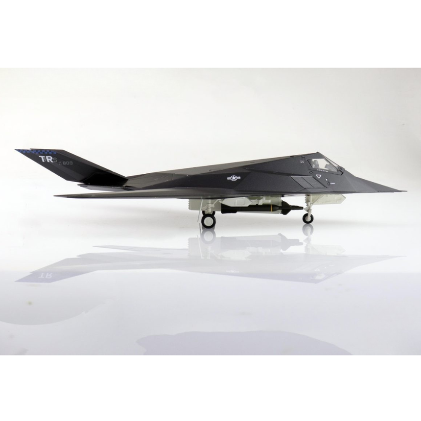 Hobby Master F-117A Nighthawk 84-0809, USAF, 2022 (with Extra 2 x B57 & B61 Bombs) 1/72 Aircraft Scale Model