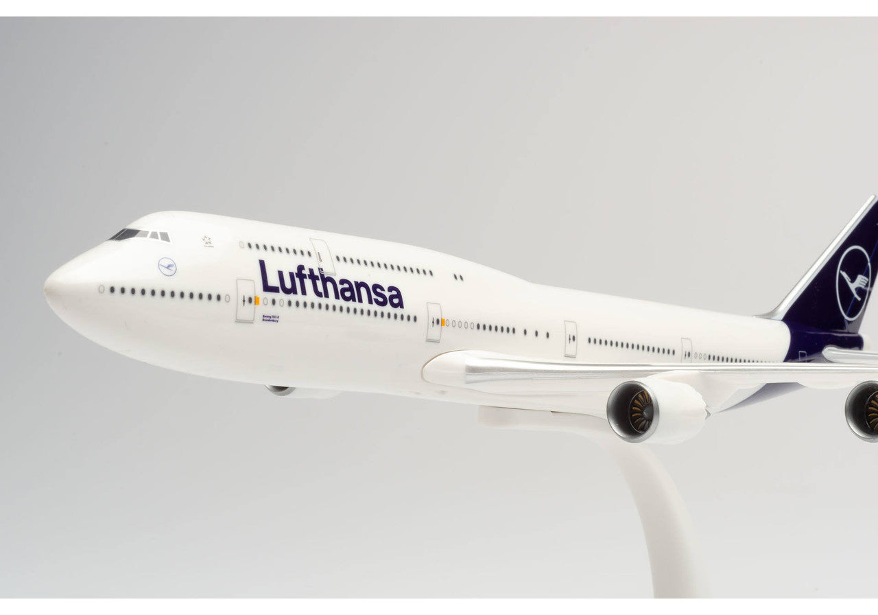 Herpa Lufthansa Boeing 747-8 Intercontinental - new 2018 colors 1/250 Aircraft Scale Model