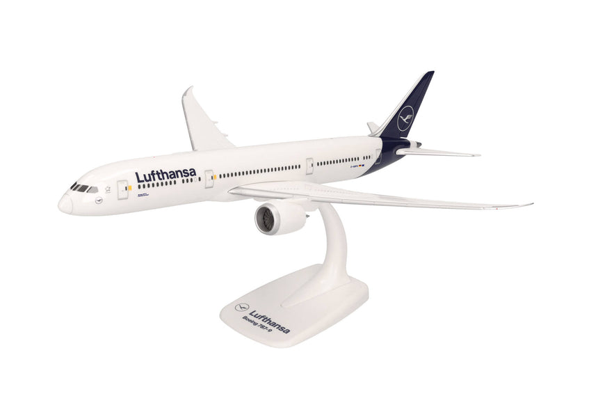 Herpa Snapfit Lufthansa Boeing 787-9 Dreamliner – D-ABPF "Frankfurt am Main" 1/200 Aircraft Scale Model