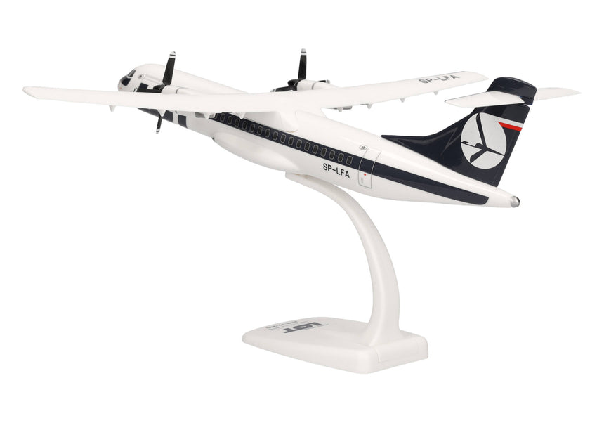 Herpa Snapfit LOT Polish Airlines ATR-72-200 - SP-LFA 1/200 Aircraft Scale Model