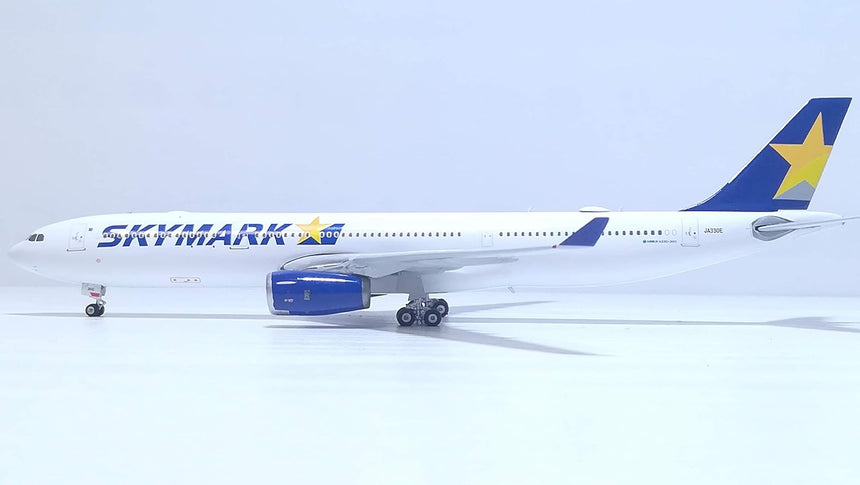 Phoenix Skymark Airlines Airbus A330-300 JA330E 1/400 Aircraft Scale Model