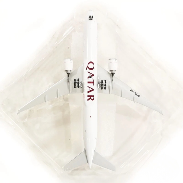 Phoenix Qatar Airways Boeing 777-300ER A7-BOC 1/400 Aircraft Scale Model