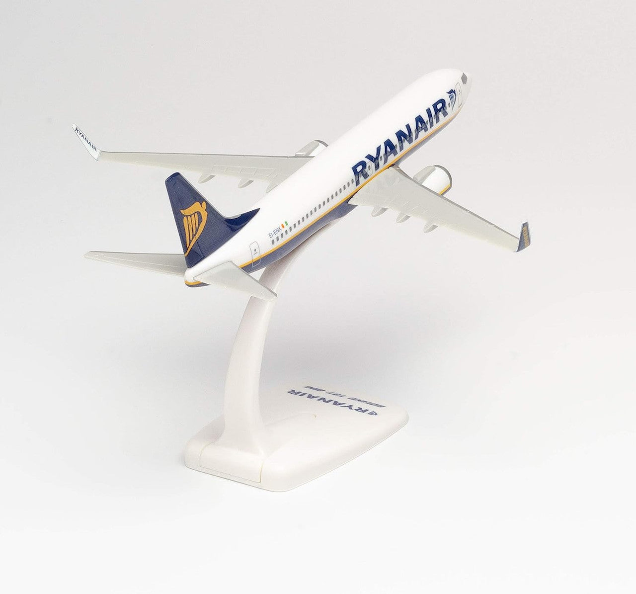 Herpa Ryanair Boeing 737-800 Snap-Fit Model Plane 1/200 Aircraft Scale Model