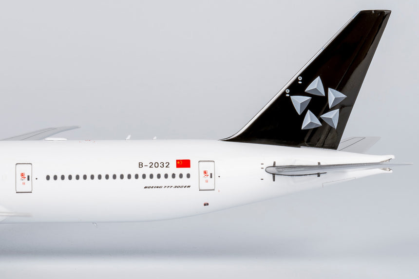 NG Models Air China Star Alliance; (with 15 Years Anniversary sticker) Boeing 777-300ER B-2032 1/400 Scale