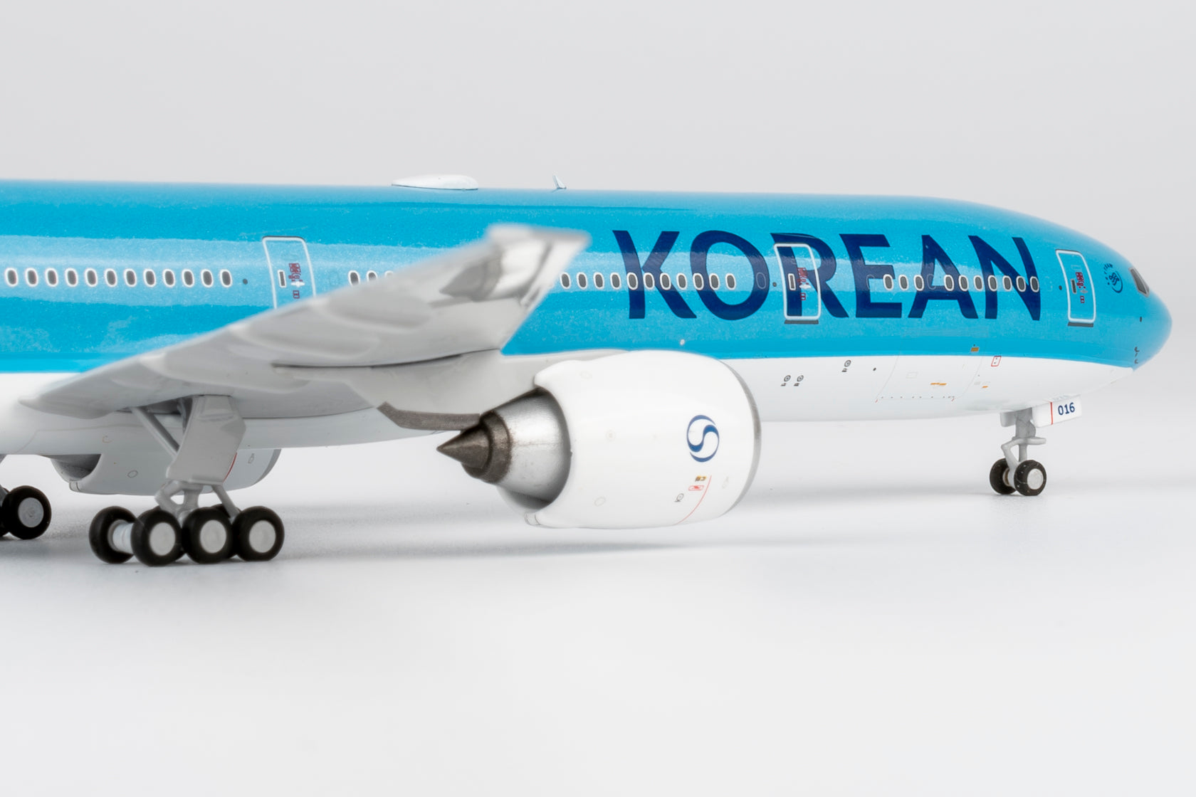 NG Models Korean Air Boeing 777-300ER HL2016 (Ultimate) 1/400