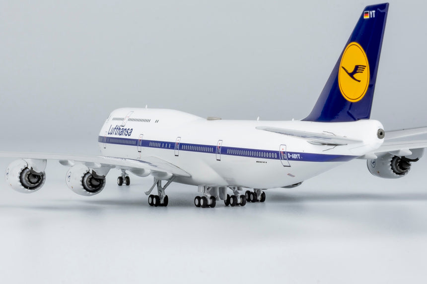 NG Models Lufthansa Boeing 747-8-D-ABYT retro colors (ULTIMATE COLLECTION) 1/400 Scale