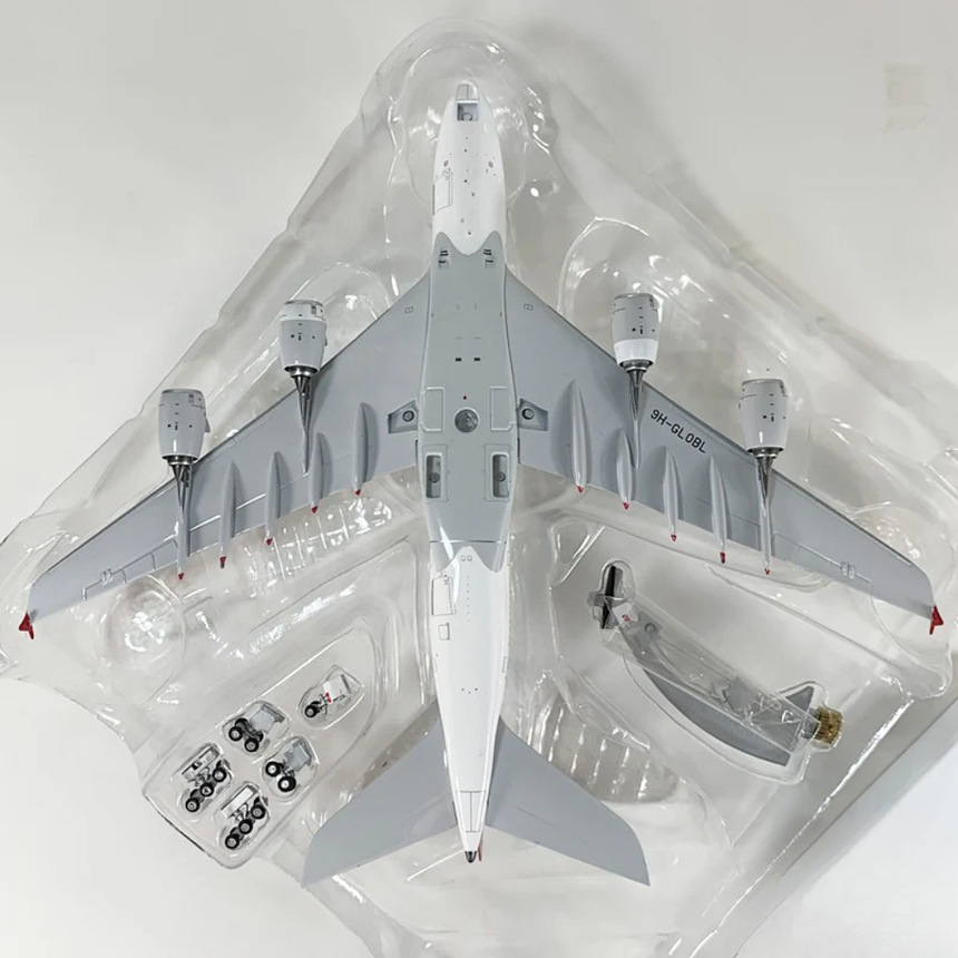 Aviation400 Global Airlines Airbus A380-841 9H-GLOBL (detachable gear) 1/400 Scale