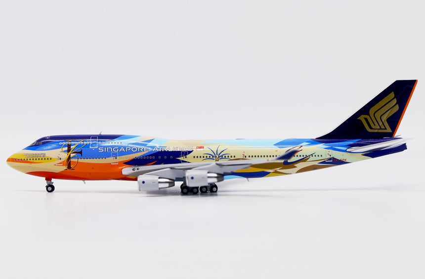 JC Wings Singapore Airlines Boeing 747-400 (9V-SPK) "Tropical" 1/400 Aircraft Scale Model