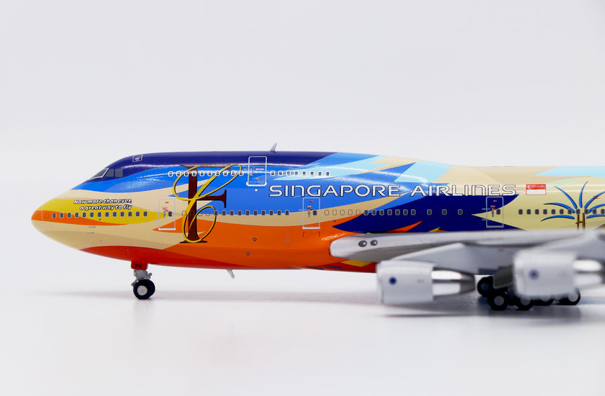 JC Wings Singapore Airlines Boeing 747-400 (9V-SPK) "Tropical" 1/400 Aircraft Scale Model