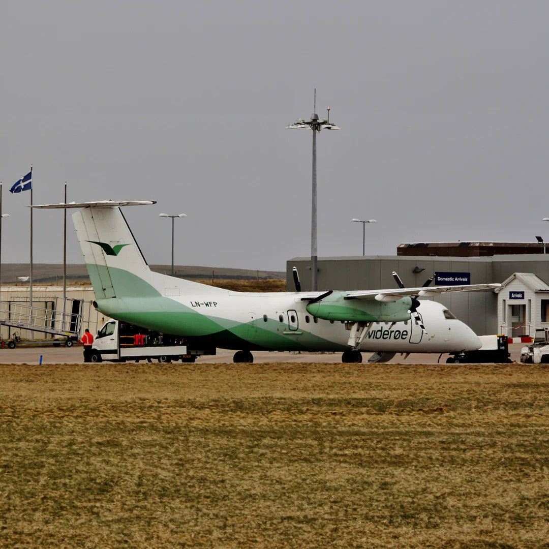 AviationTag Wideroe Dash 8 - LN-WFP Light Green