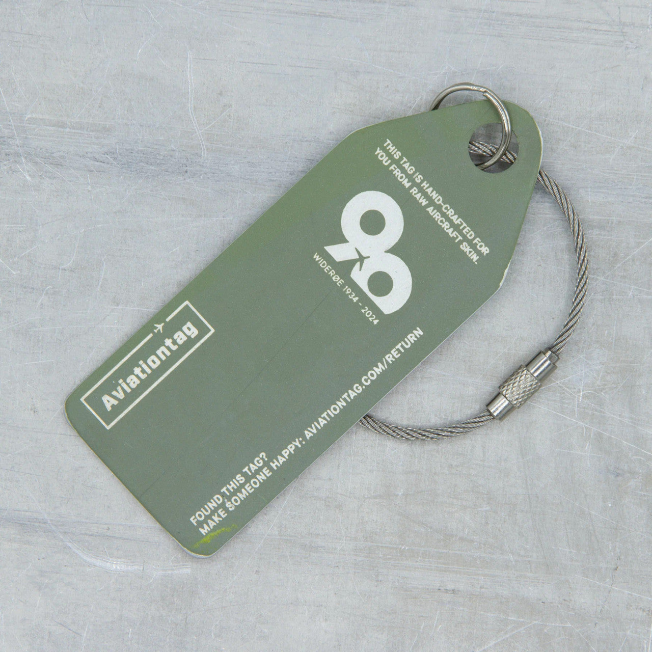 AviationTag Wideroe Dash 8 - LN-WFP Light Green