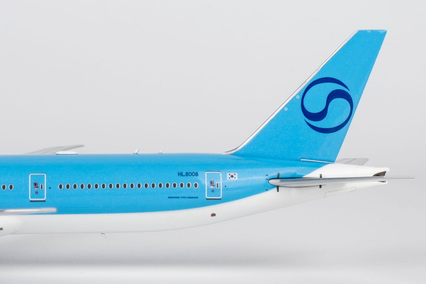 NG Models Korean Air (Korean Air's first 777-300ER in 2025's livery) Boeing 777-300ER HL8008 1/400 Aircraft Scale Model