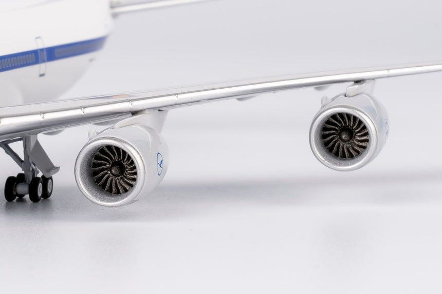 NG Models Lufthansa Retro Colors Boeing B747-8 D-ABYT Lite Edition 1/400 Scale
