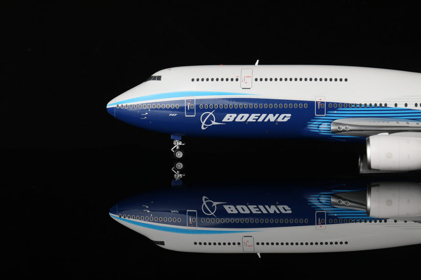 SQ Wings Boeing “House Dreamliner” / "Flaps Down" Boeing B747-8  1/200 Aircraft Scale Model