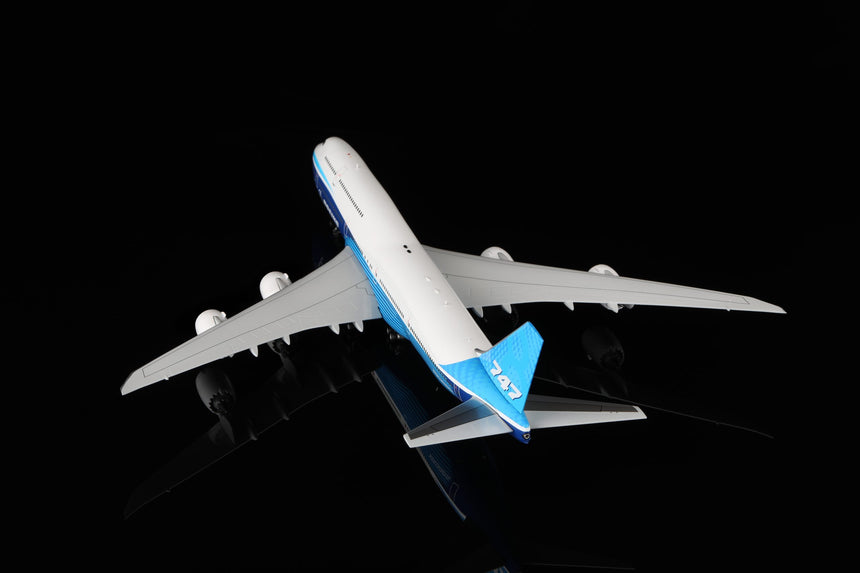 SQ Wings Boeing “House Dreamliner” / "Flaps Down" Boeing B747-8  1/200 Aircraft Scale Model