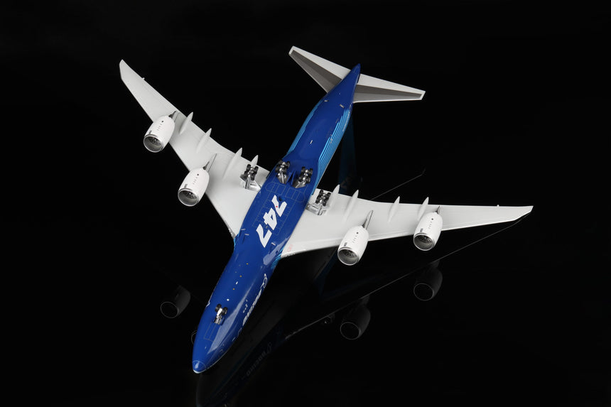 SQ Wings Boeing “House Dreamliner” / "Flaps Down" Boeing B747-8  1/200 Aircraft Scale Model