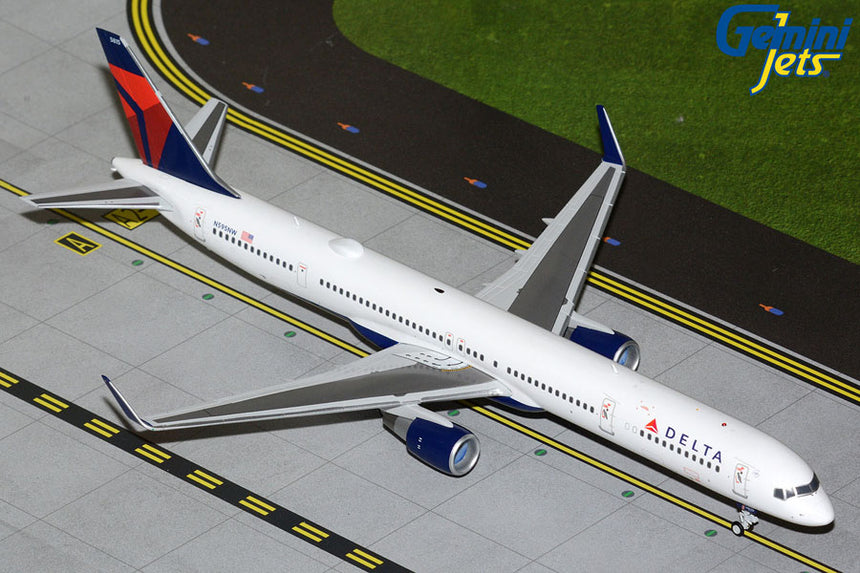 GeminiJets Delta Airlines Boeing 757-300W N595NW 1/200 Aircraft Scale Model