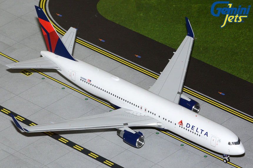 GeminiJets Delta Air Lines Boeing B767-300ER(W) N199DN 1/200 Aircraft Scale Model