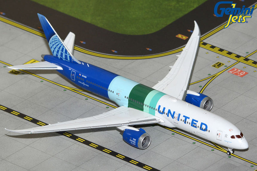 GeminiJets United Airlines Boeing B787-9 N24988 “The Future is SAF” 1/400 Scale