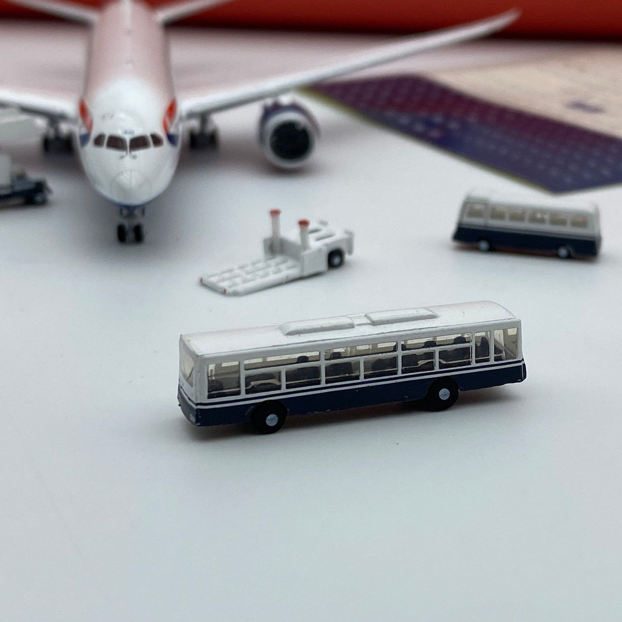 Gemini Jets Airport Accessories GSE 14 Piece Set 1/400 Aircraft Scale Model