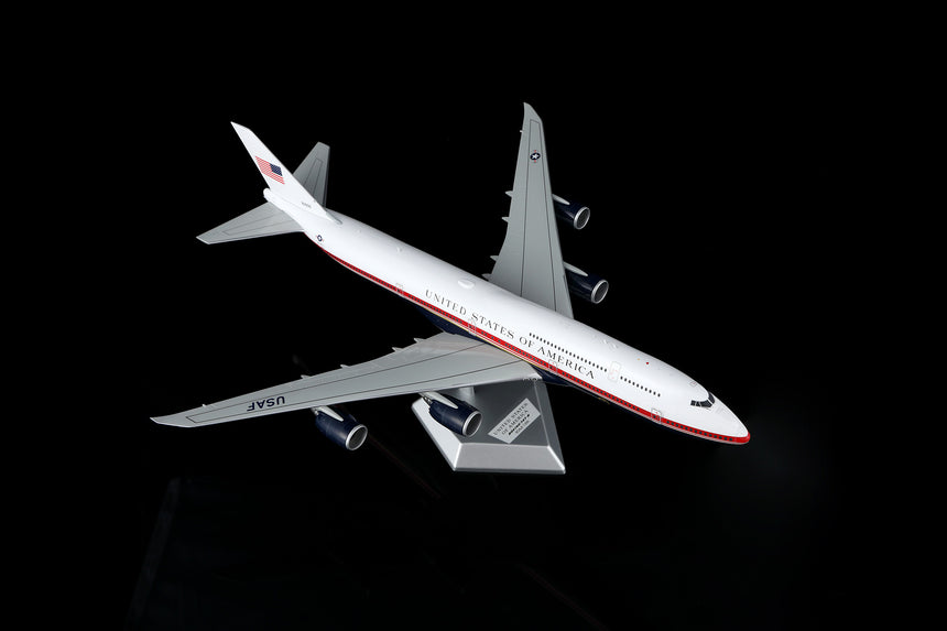 SQ Wings UNITED STATES OF AMERICA Air Force One Boeing B747-8 30000 1/200 Aircraft Scale Model