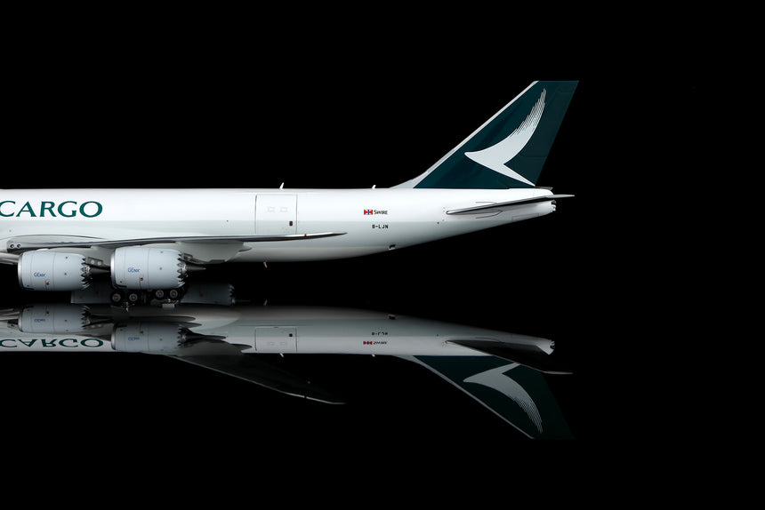 SQ Wings Cathay Cargo "Interactive Series" Boeing B747-8F B-LJN 1/200 Aircraft Scale Model