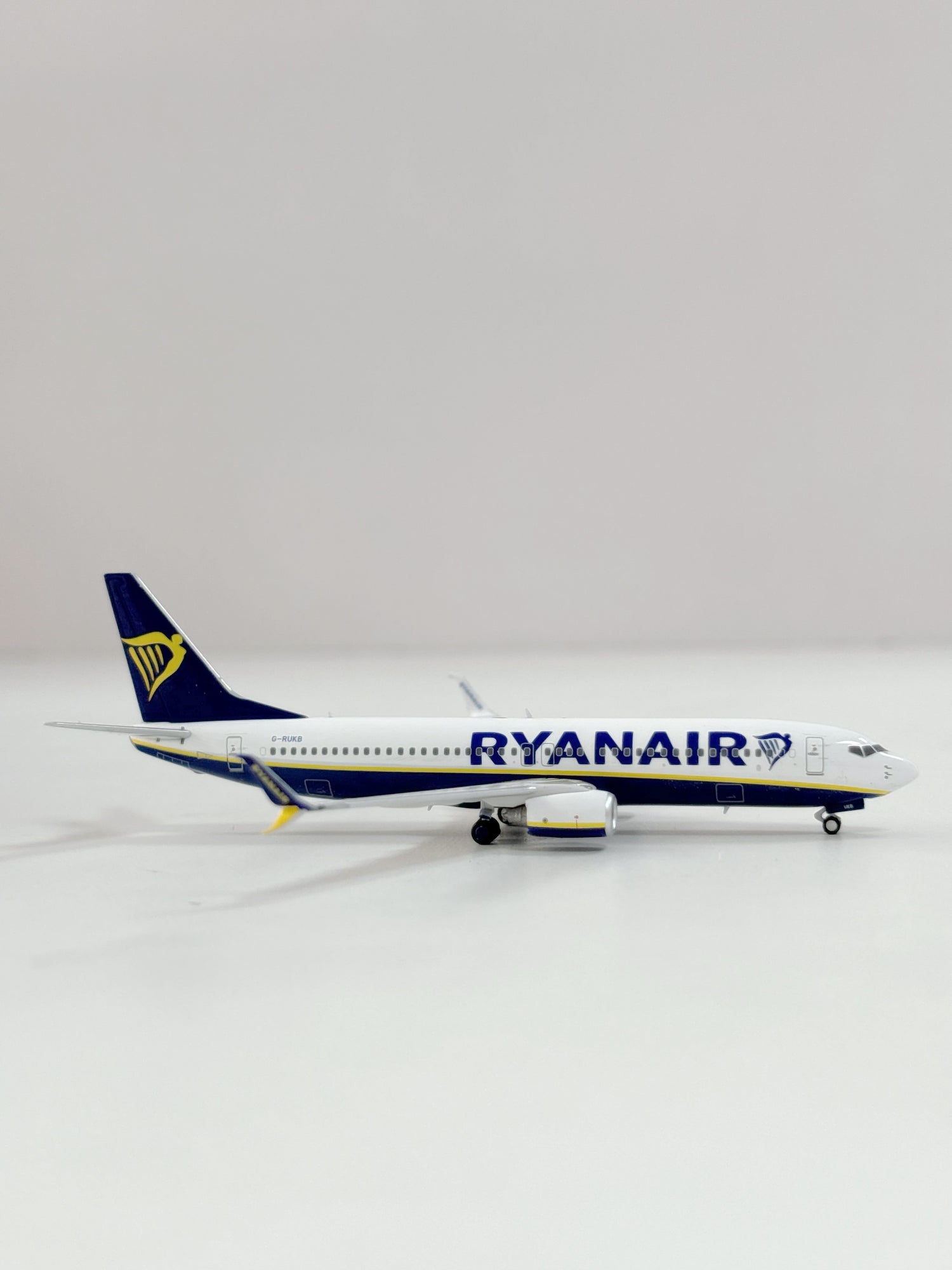 Ryanair Boeing 737-800 G-RUKB 1/400 Aircraft Scale Model