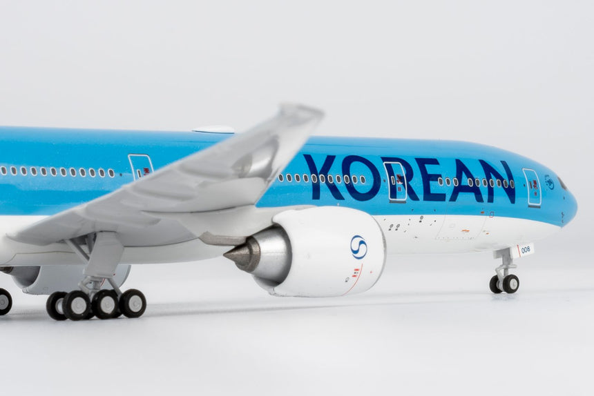 NG Models Korean Air (Korean Air's first 777-300ER in 2025's livery) Boeing 777-300ER HL8008 1/400 Aircraft Scale Model