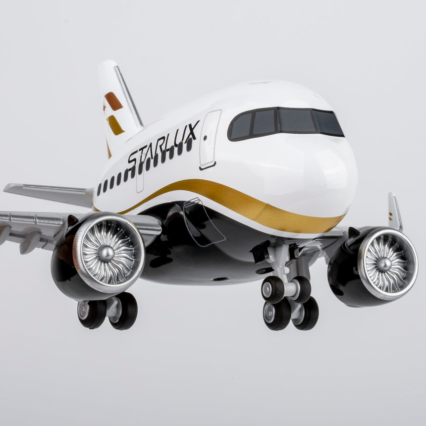 CUMO Wings Airbus A321neo Cute Aircraft Model – STARLUX Airlines Edition - Snap-Fit ABS Collectible Airplane with Display Stand 10.5×12.5×7.5 cm