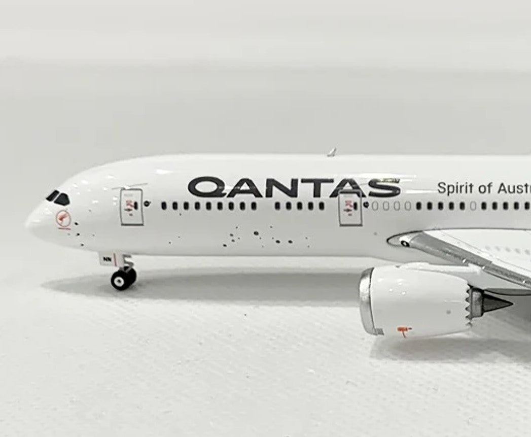 Phoenix Qantas Regular Boeing B787-9 VH-ZNN 1/400 Scale