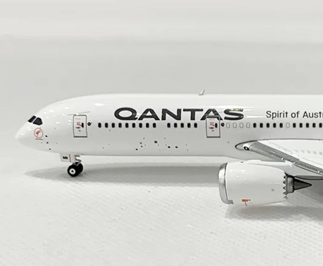 Phoenix Qantas Regular Boeing B787-9 VH-ZNN 1/400 Aircraft Scale Model
