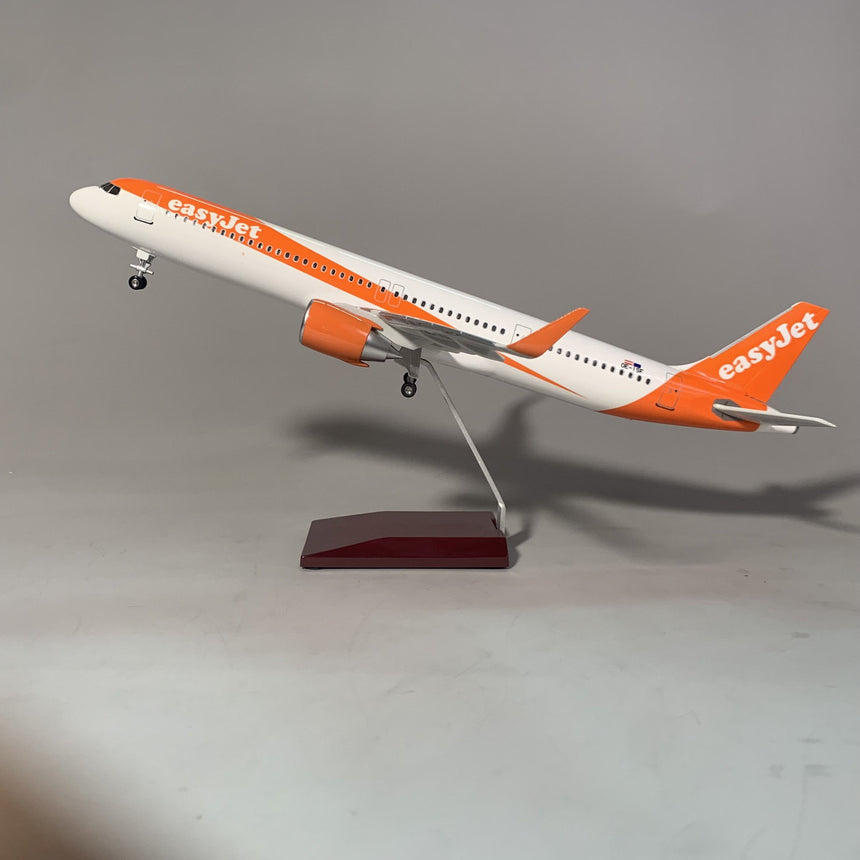 Easyjet Airbus A321Neo 44cm 1/100 Aircraft Scale Model
