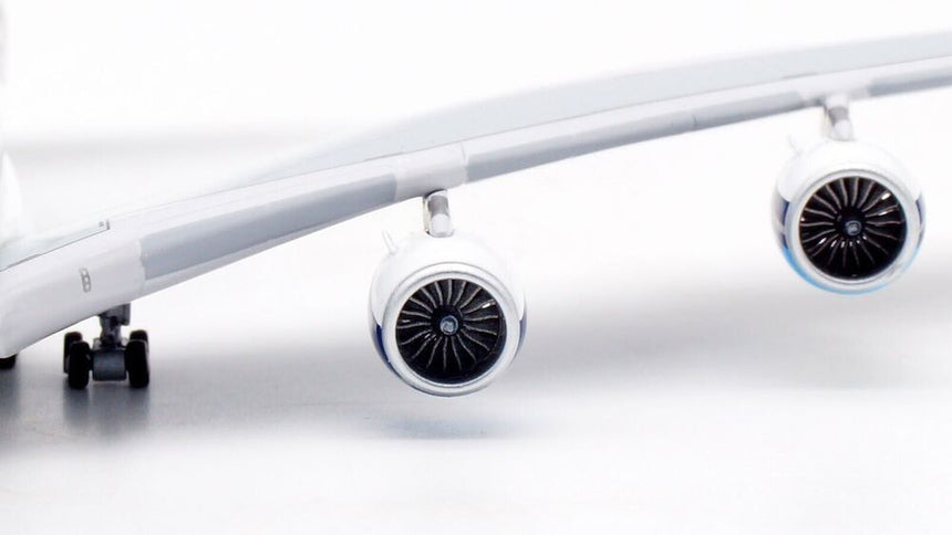 Aviation400 Malaysia Airlines Airbus A380-841 9M-MNE (Rolling Detachable Magnetic Undercarriage) 1/400 Scale